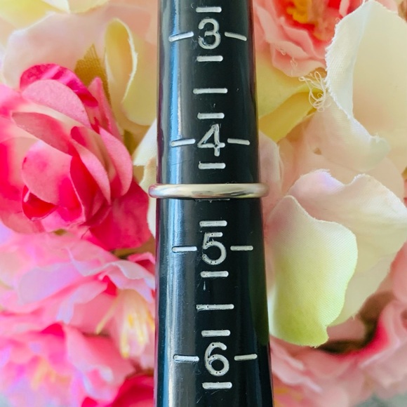 Tiffany & Co. Classic Ring Band Wedding Pt Platinum 950, 2 mm wide, size 4.5(US) - Picture 5 of 6